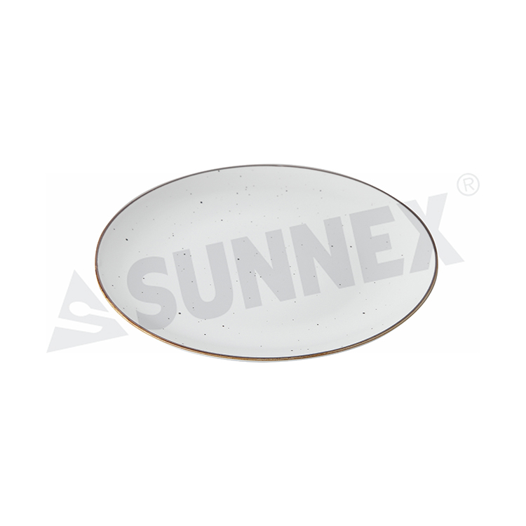 Assiette ronde en porcelaine avec bord marron