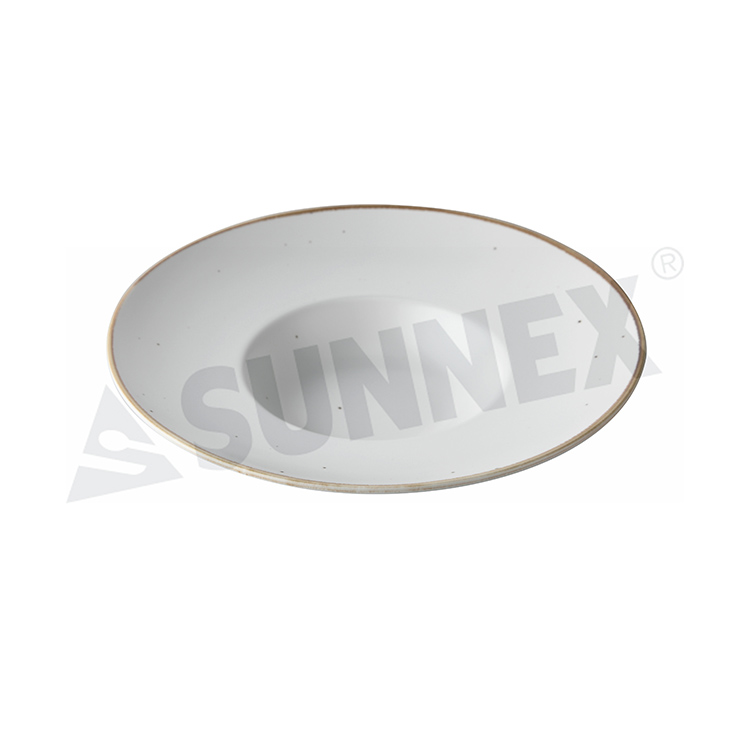 Assiette creuse en porcelaine avec bord marron