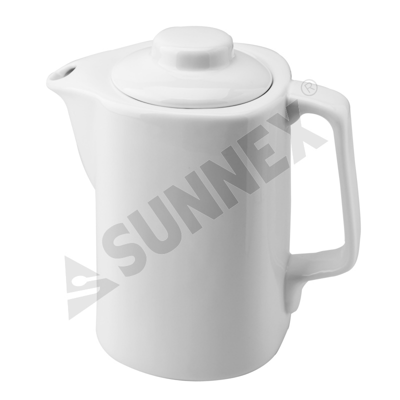 Cafetière en porcelaine de couleur blanche